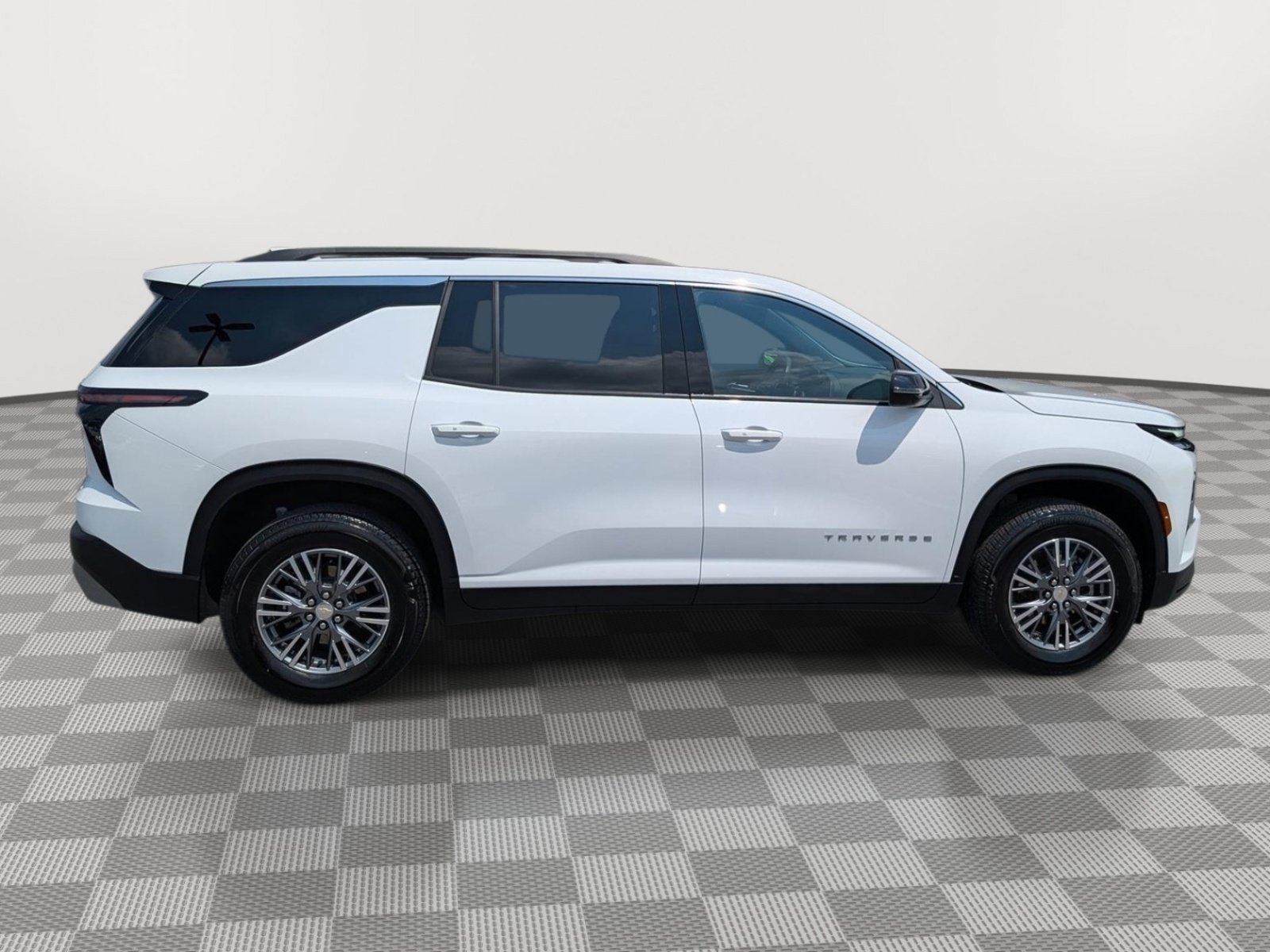 Used 2025 Chevrolet Traverse LT FWD image 6