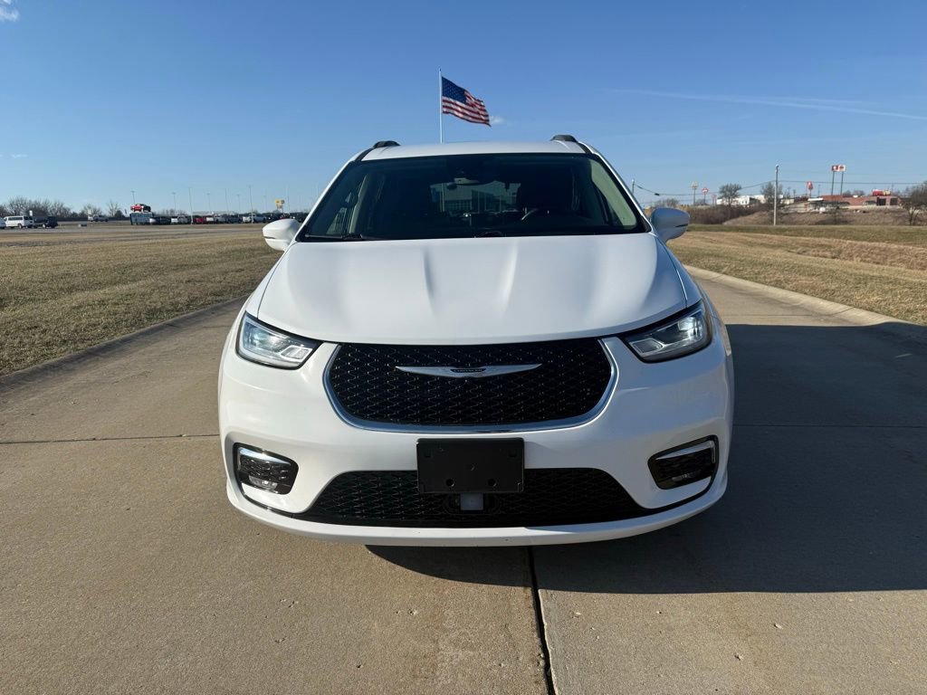 Used 2022 Chrysler Pacifica Touring-L image 9