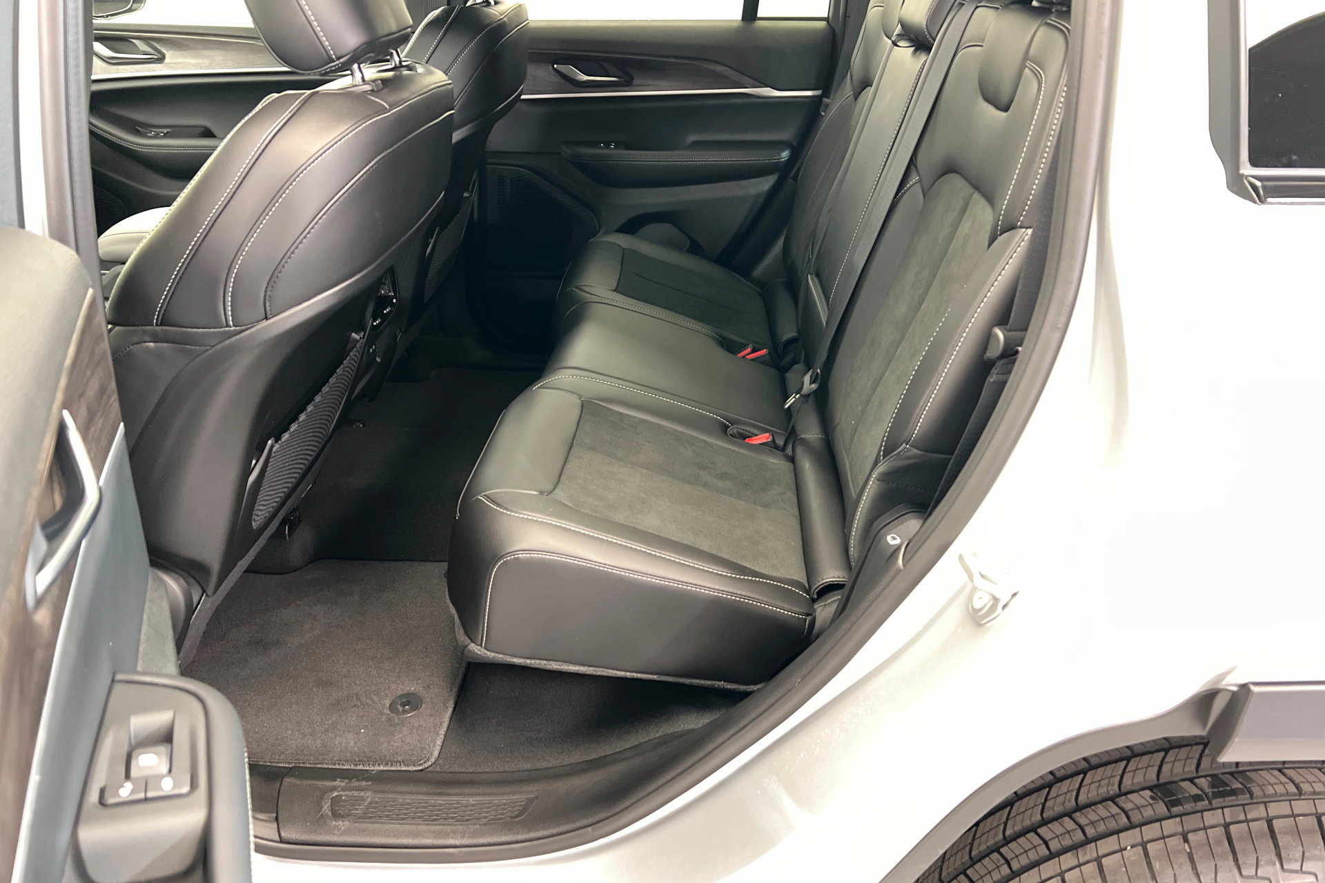 New 2026 Jeep Grand Cherokee Altitude AWD/4WD image 21