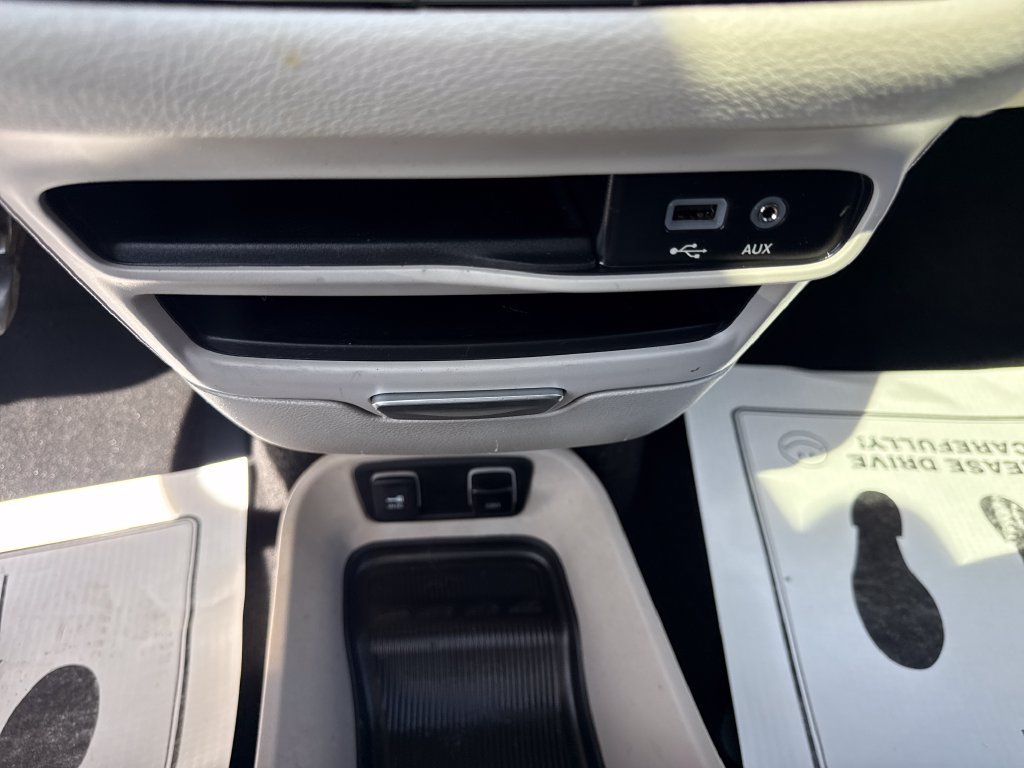 Used 2018 Chrysler Pacifica Limited FWD image 34