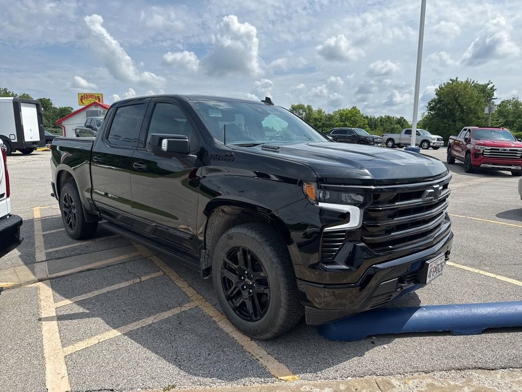 Used 2025 Chevrolet Silverado 1500 High Country w/ Midnight Edition AWD/4WD image 2