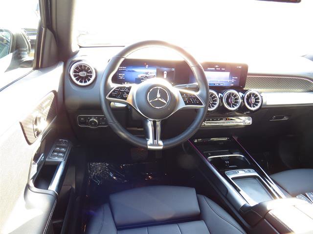 Used 2025 Mercedes-Benz GLB 250 4MATIC image 10