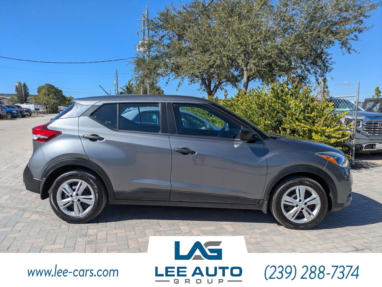 Used 2020 Nissan Kicks S image 2