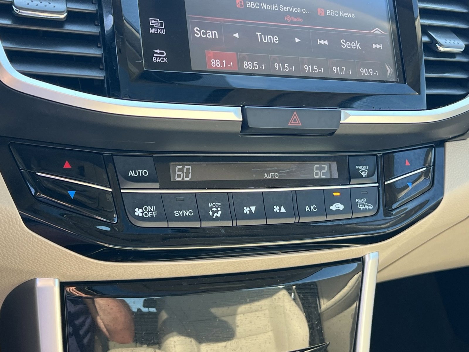 Used 2017 Honda Accord EX-L image 28