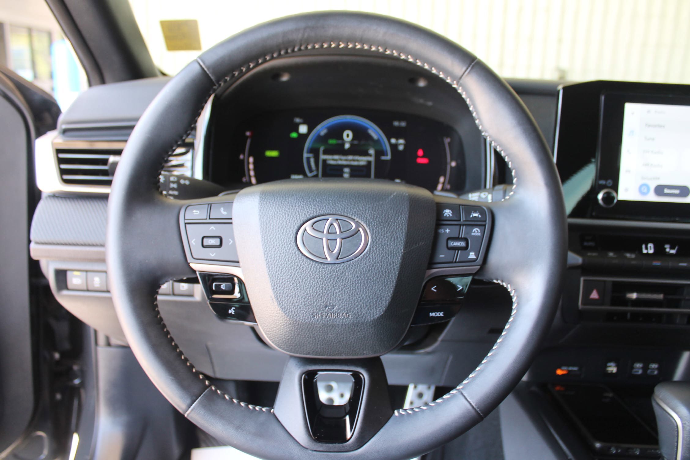Used 2025 Toyota Camry SE FWD image 14