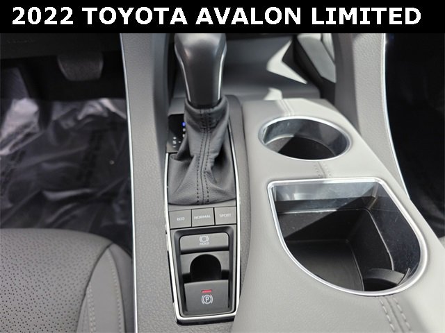 Used 2022 Toyota Avalon Limited image 25