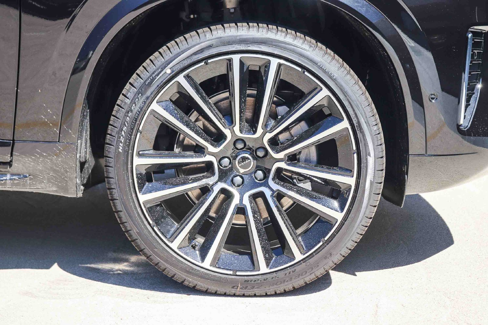 New 2027 Volvo XC90 B6 Plus AWD/4WD image 9