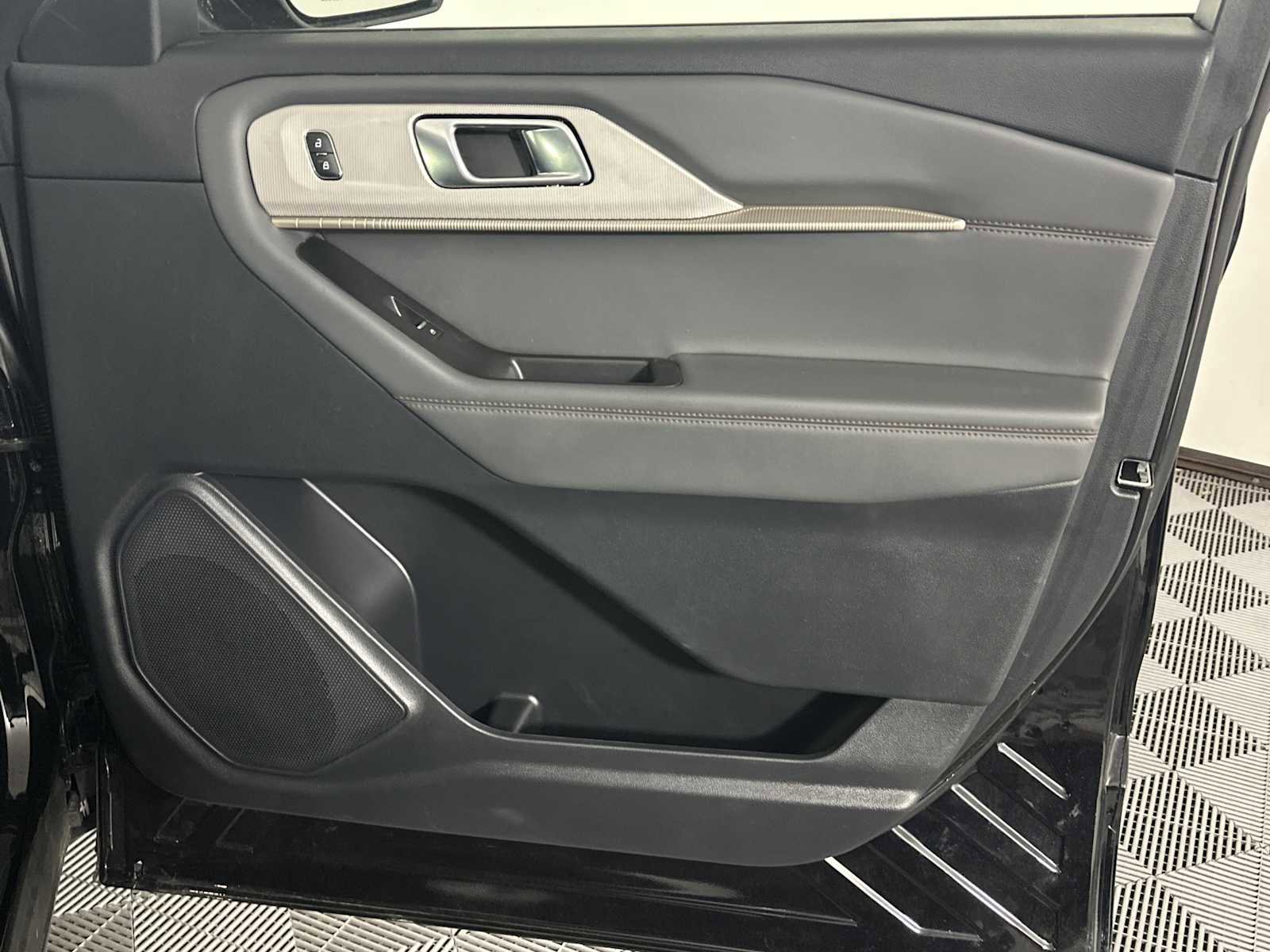 Used 2025 Ford Explorer Active image 14