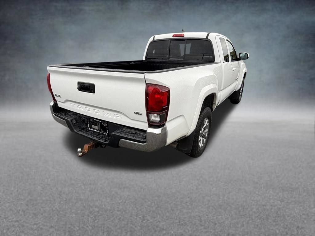 Used 2018 Toyota Tacoma SR5 AWD/4WD image 5