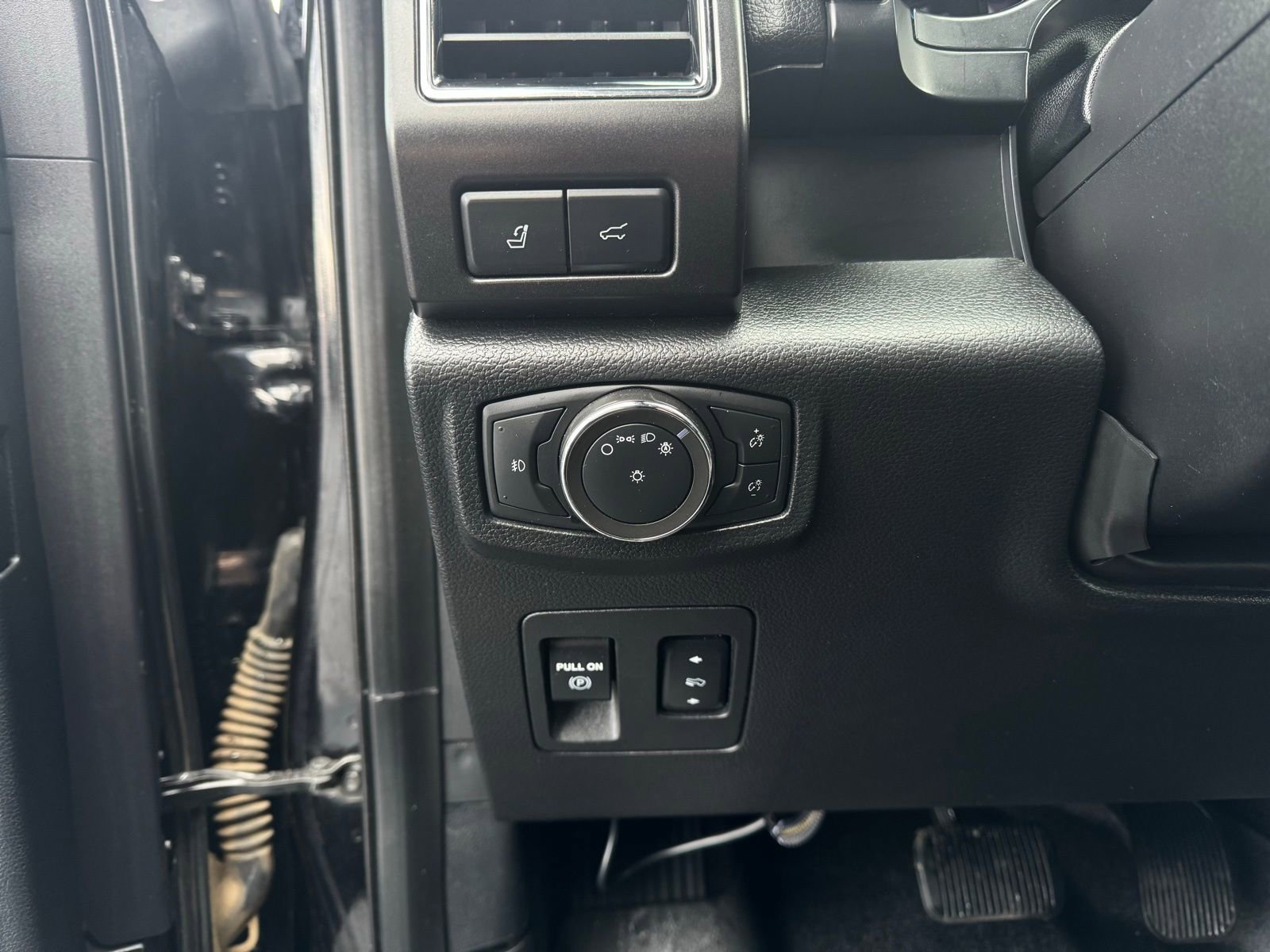 Used 2020 Ford Expedition Limited image 18
