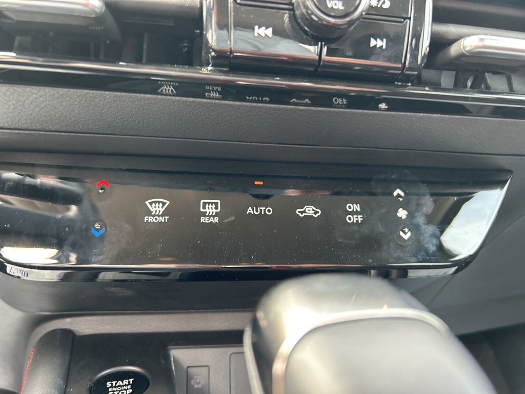 Used 2025 Nissan Kicks SR FWD image 26