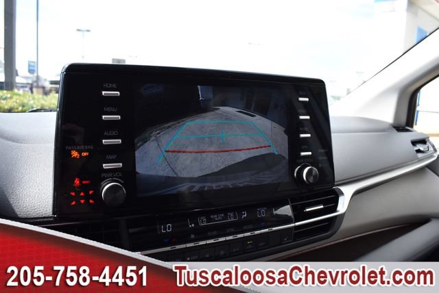Used 2023 Toyota Sienna XLE FWD image 40