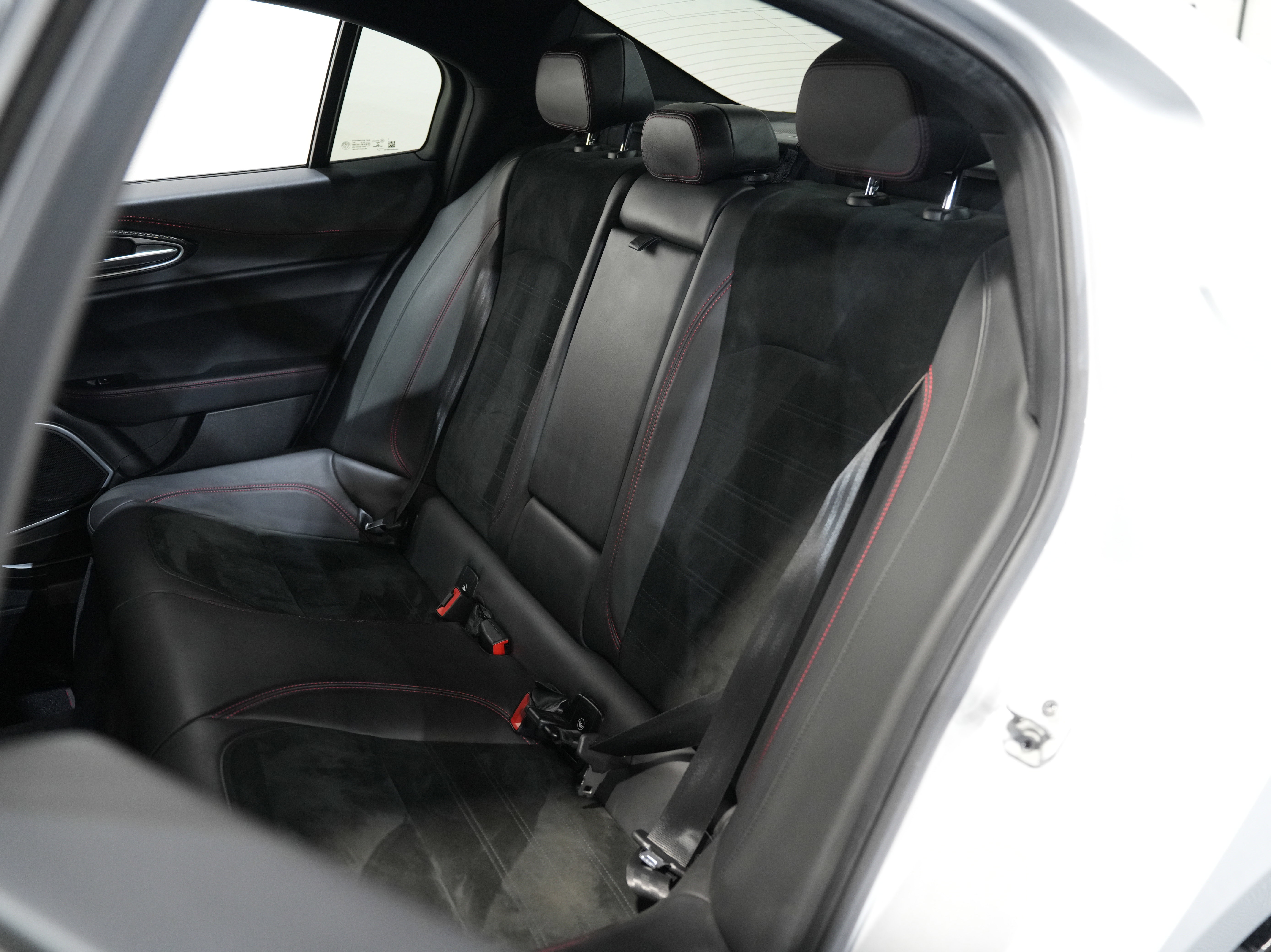 Used 2020 Alfa Romeo Giulia Quadrifoglio w/ Nero Edizione image 38