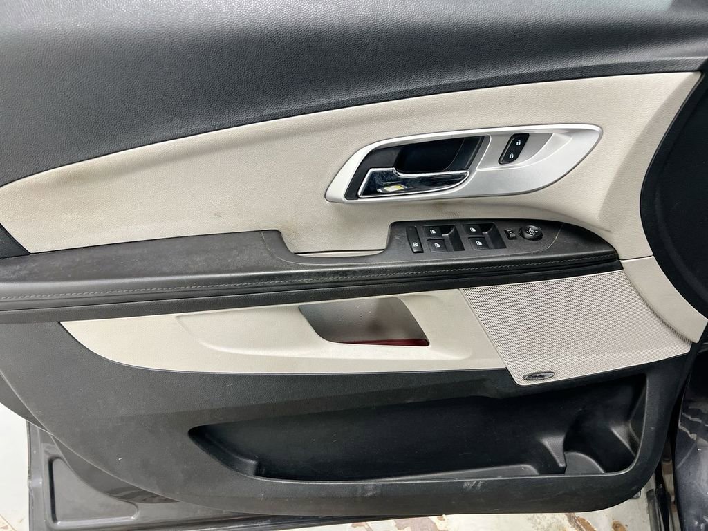 Used 2016 Chevrolet Equinox LTZ w/ Enhanced Convenience Package image 20