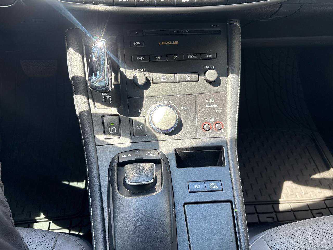 Used 2012 Lexus CT 200h Premium w/ Leather Pkg FWD image 14