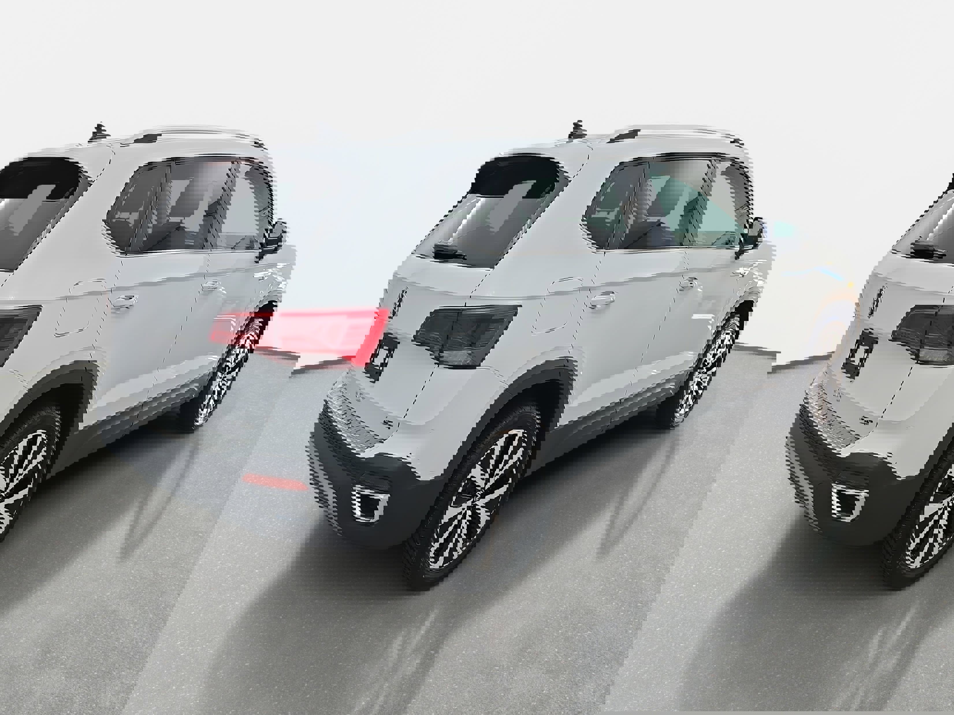 Certified 2022 Volkswagen Taos SE w/ IQ.Drive SE Package image 3