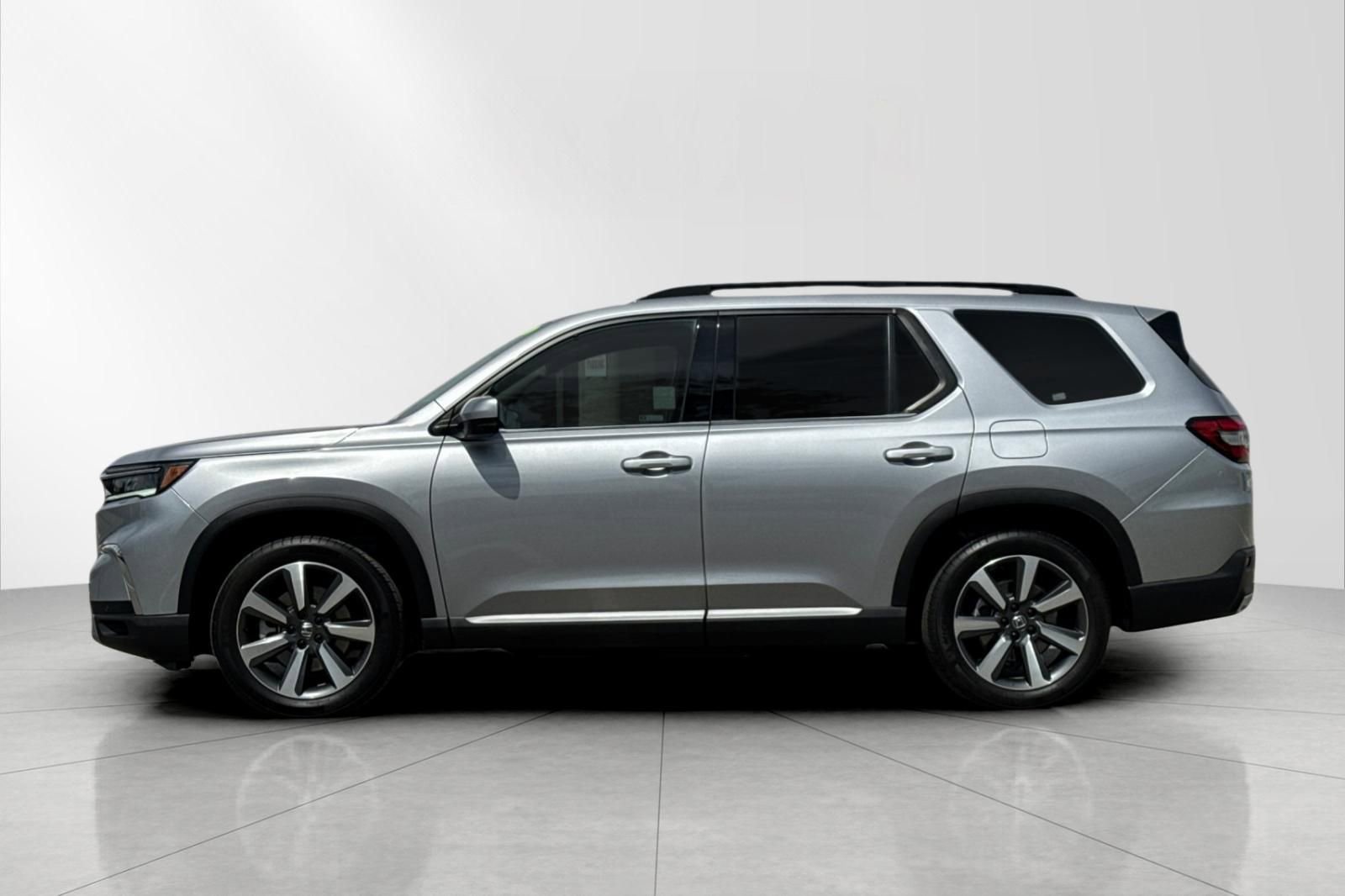 Used 2025 Honda Pilot Touring image 6