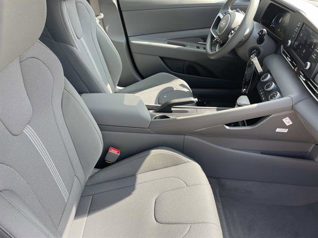 New 2026 Hyundai Elantra SE FWD image 25