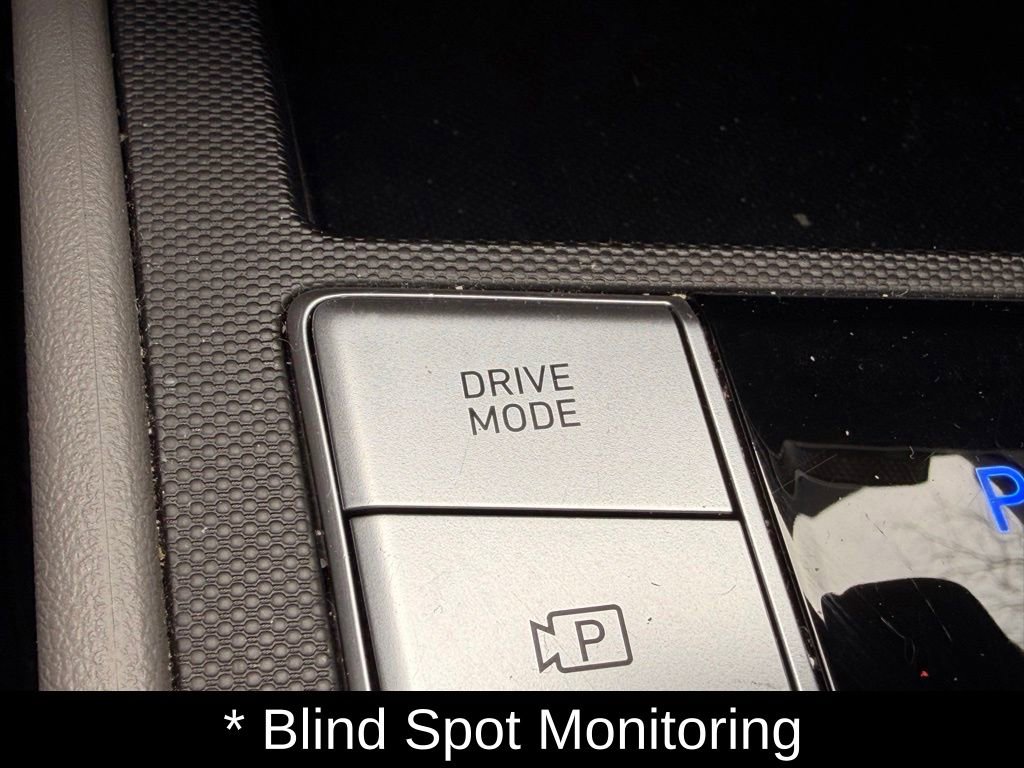 Certified 2023 Hyundai Elantra SE FWD image 17