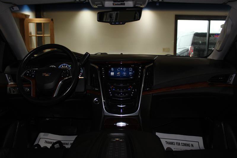 Used 2015 Cadillac Escalade Luxury AWD/4WD image 16
