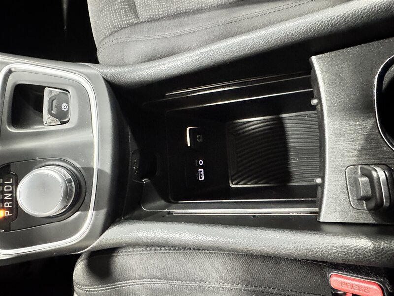 Used 2015 Chrysler 200 Limited w/ Convenience Group FWD image 12