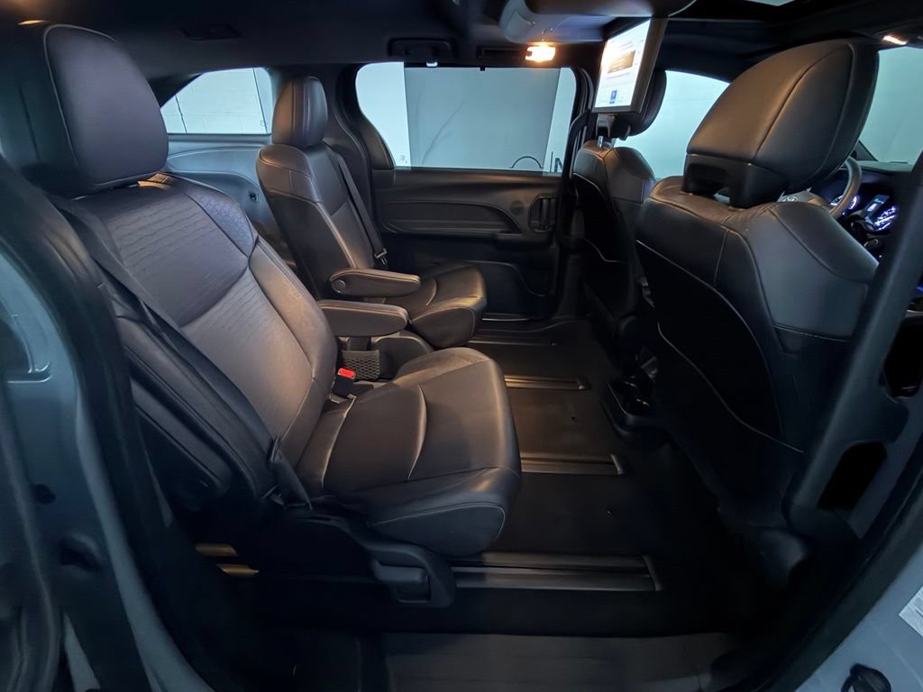 Used 2023 Toyota Sienna XLE Woodland Edition AWD/4WD image 28