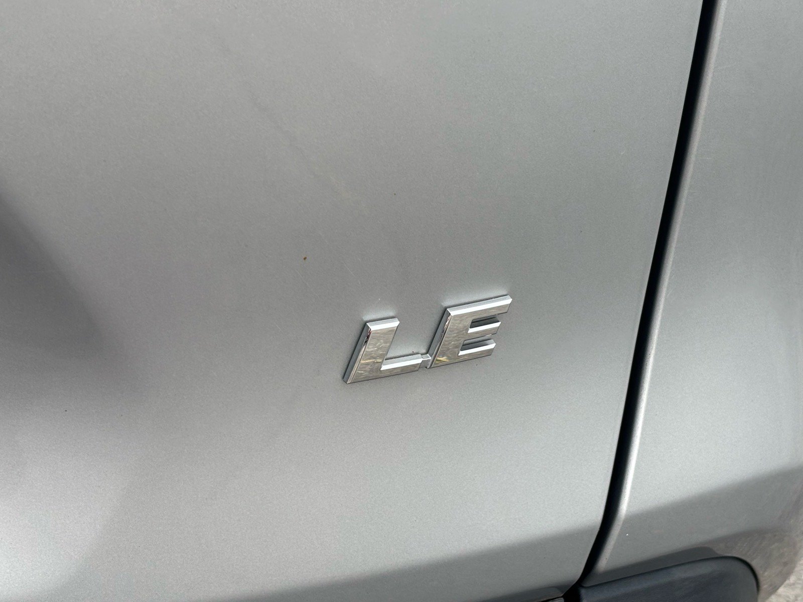 Used 2022 Toyota RAV4 LE FWD image 5
