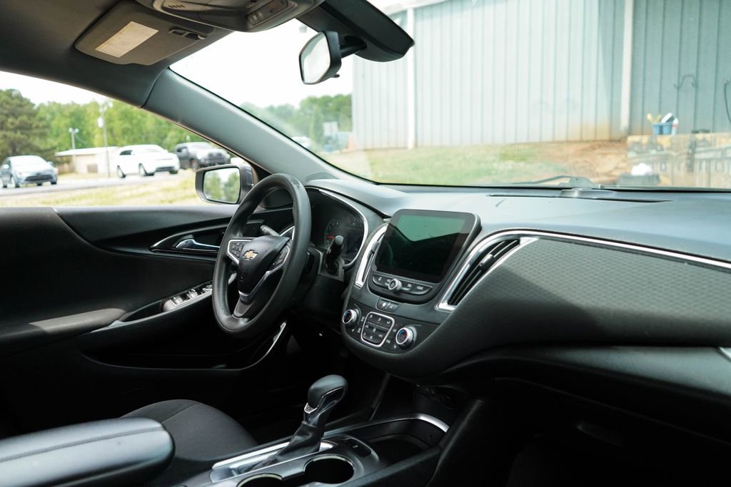 Used 2021 Chevrolet Malibu LT FWD image 34