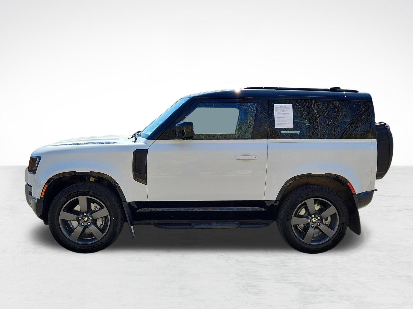 Used 2025 Land Rover Defender 90 X-Dynamic SE image 2