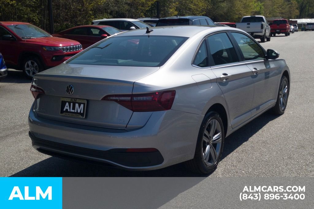 Used 2024 Volkswagen Jetta SE image 5