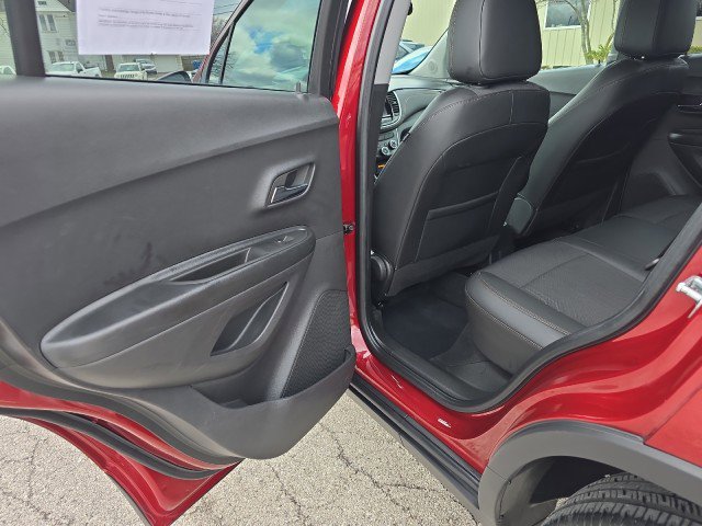 Used 2022 Chevrolet Trax LT w/ LT Convenience Package image 28