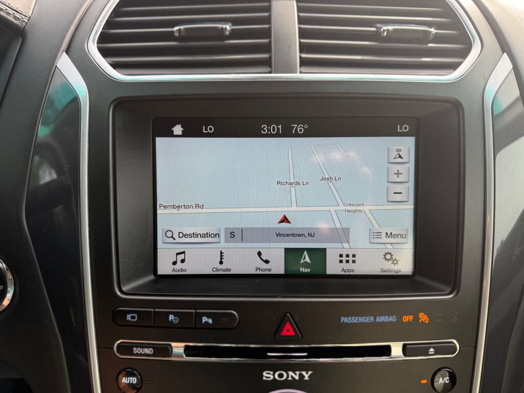 Used 2017 Ford Explorer Platinum image 19