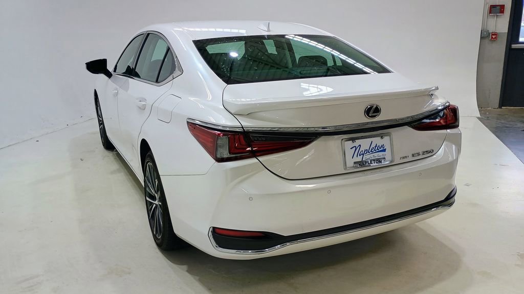 Used 2023 Lexus ES 250 w/ Premium Package image 5