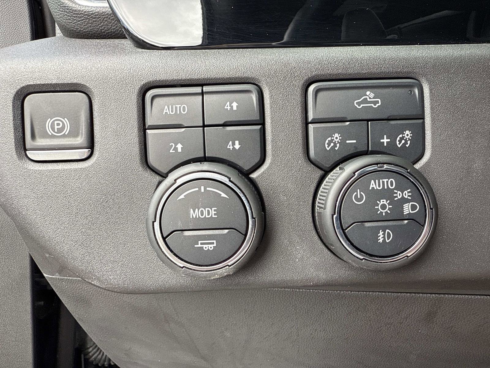 Used 2024 Chevrolet Silverado 1500 LT Trail Boss w/ Convenience Package II image 30