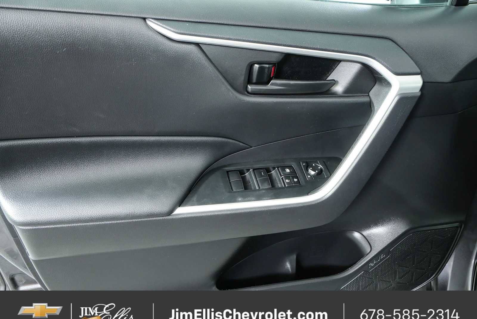 Used 2022 Toyota RAV4 LE FWD image 6