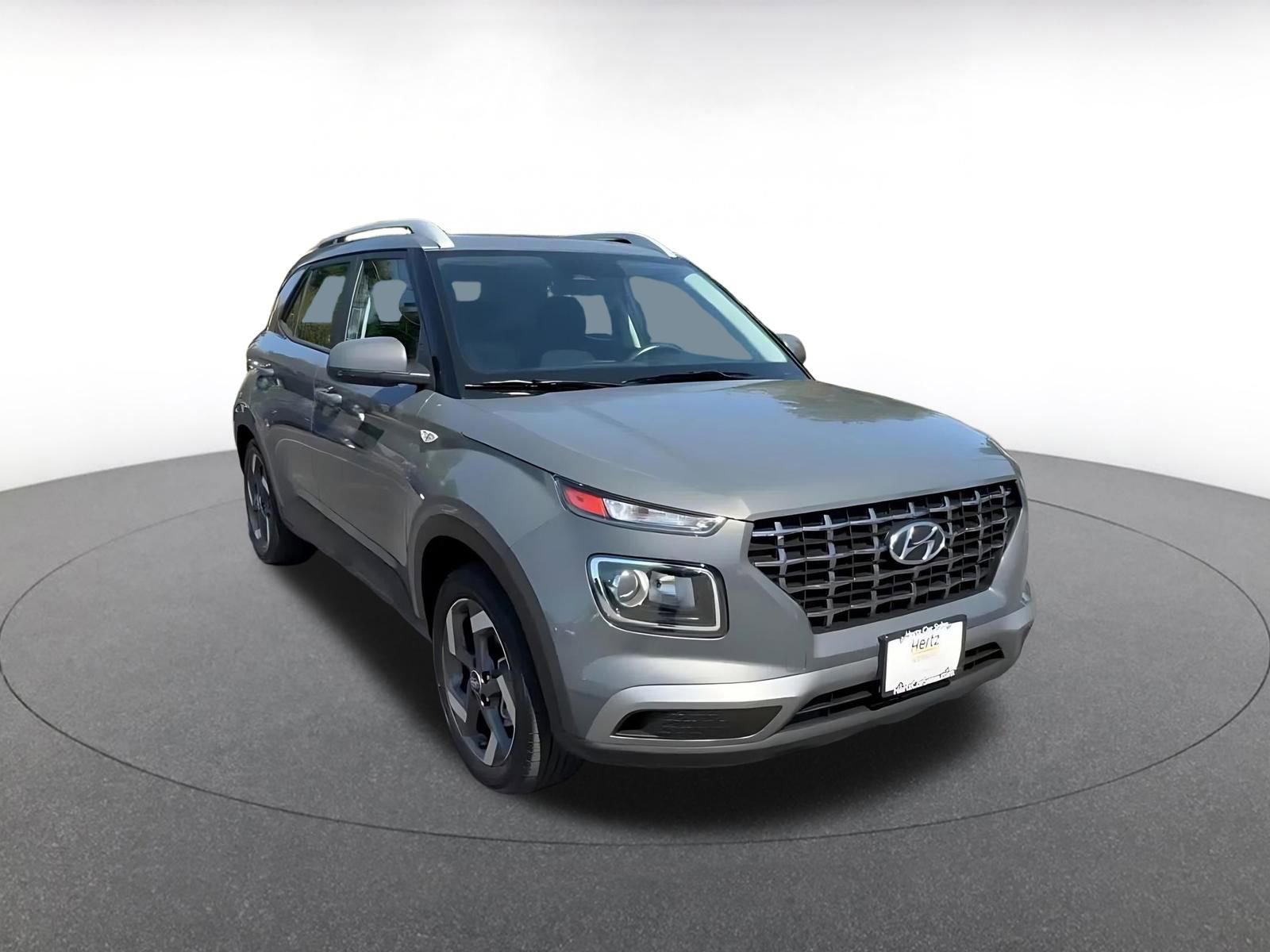 Used 2025 Hyundai Venue SEL FWD image 3