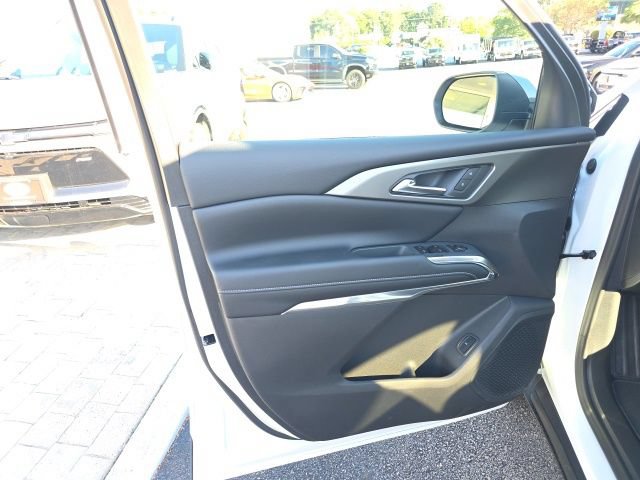 New 2027 Chevrolet Traverse LT w/ Driver Confidence Package FWD image 14