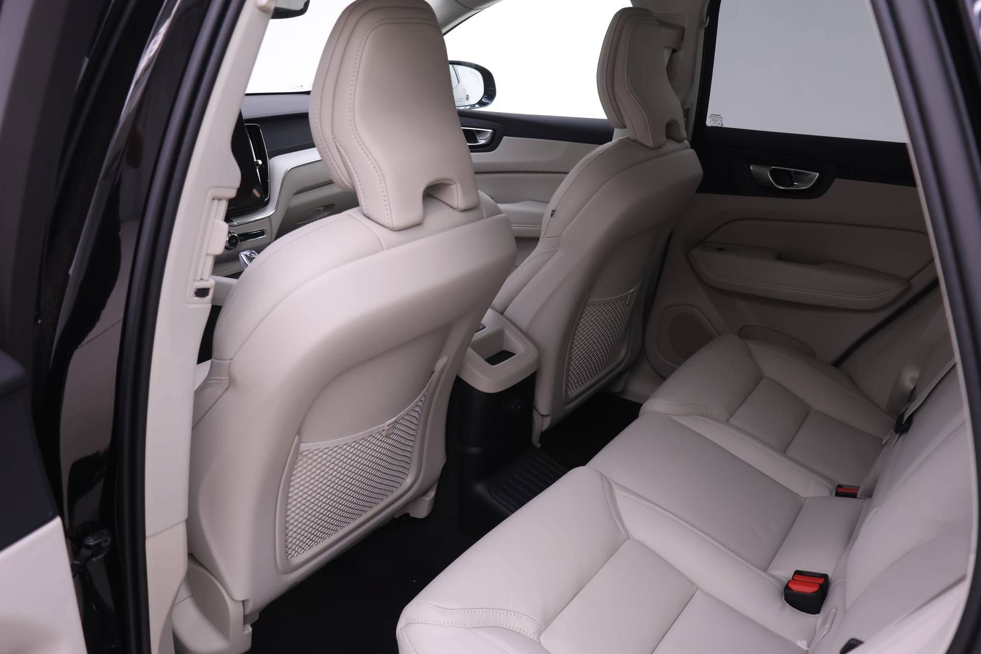 New 2026 Volvo XC60 T8 Ultra w/ Protection Package Premier AWD/4WD image 11