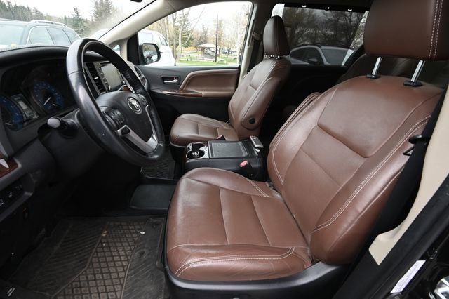 Used 2020 Toyota Sienna Limited image 10