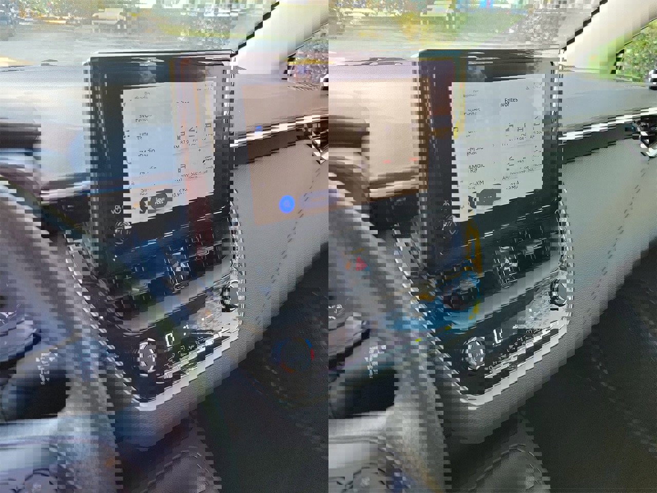 Used 2025 Toyota Corolla LE image 23