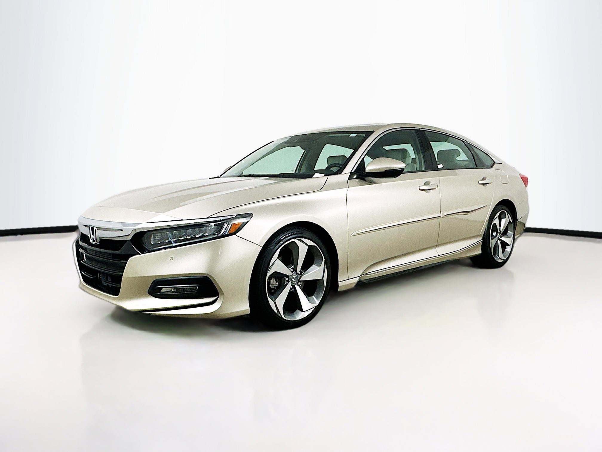 Used 2018 Honda Accord Touring image 3