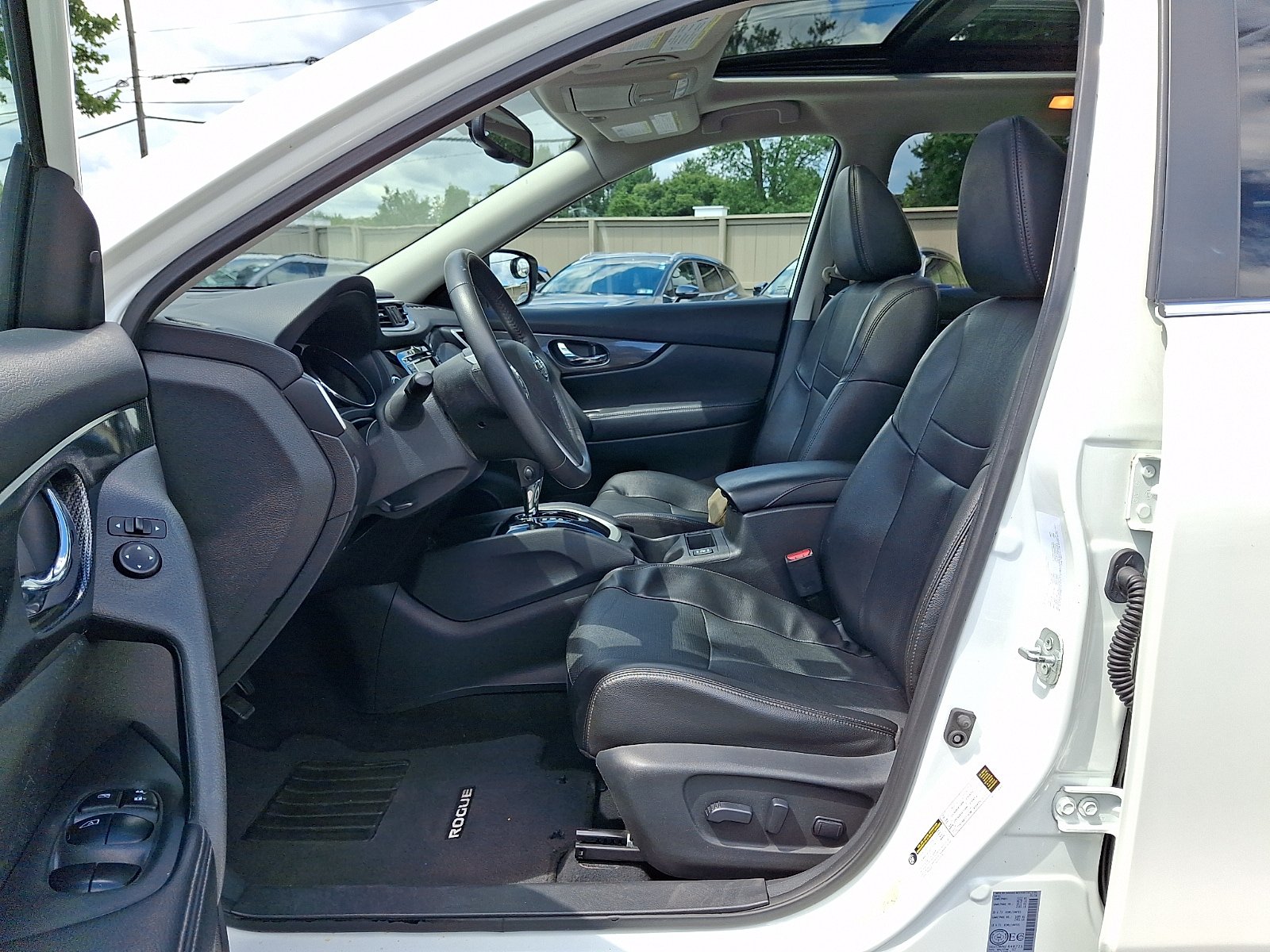 Used 2016 Nissan Rogue SL AWD/4WD image 14