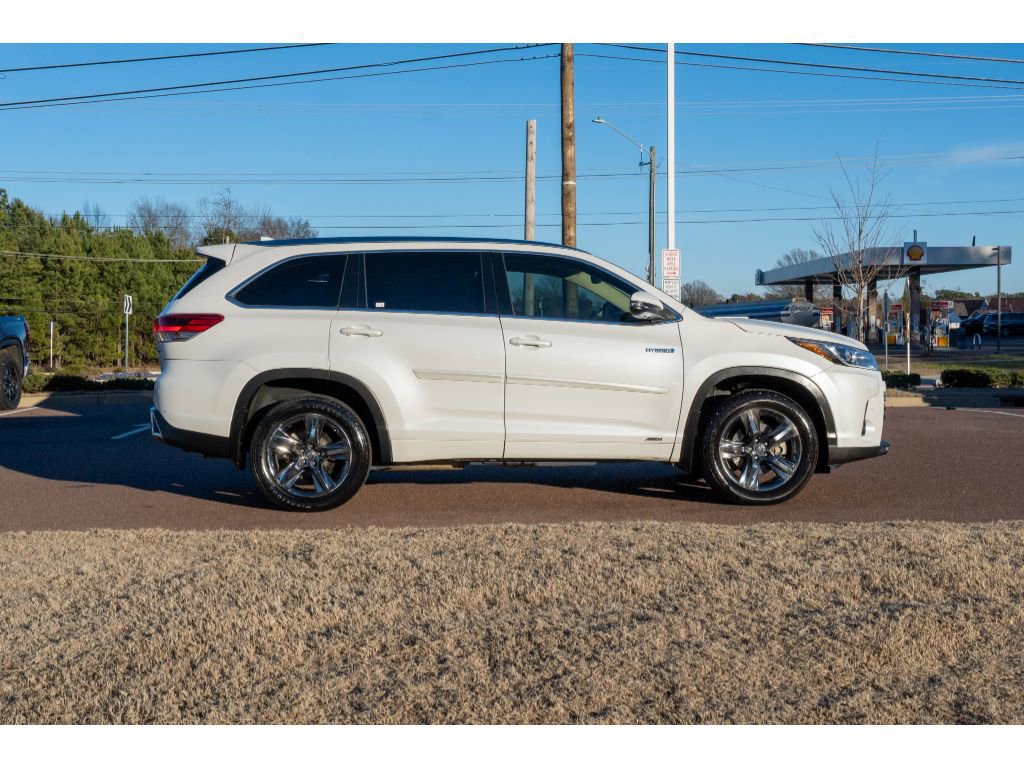 Used 2018 Toyota Highlander Limited Platinum image 4