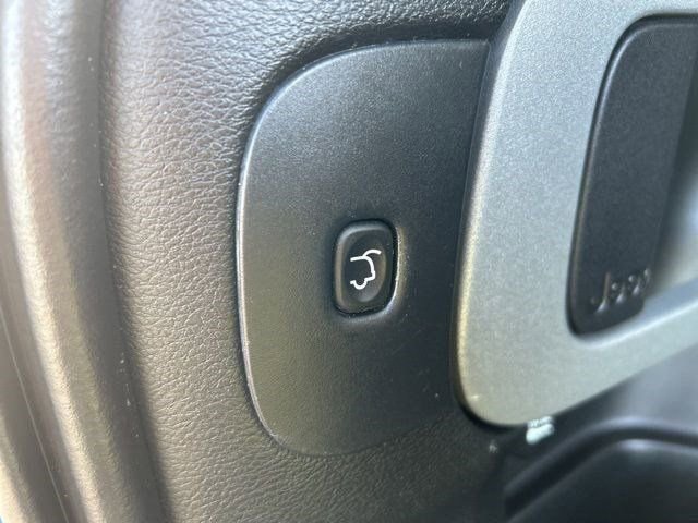 Used 2018 Jeep Cherokee Trailhawk w/ Quick Order Package 27L image 35