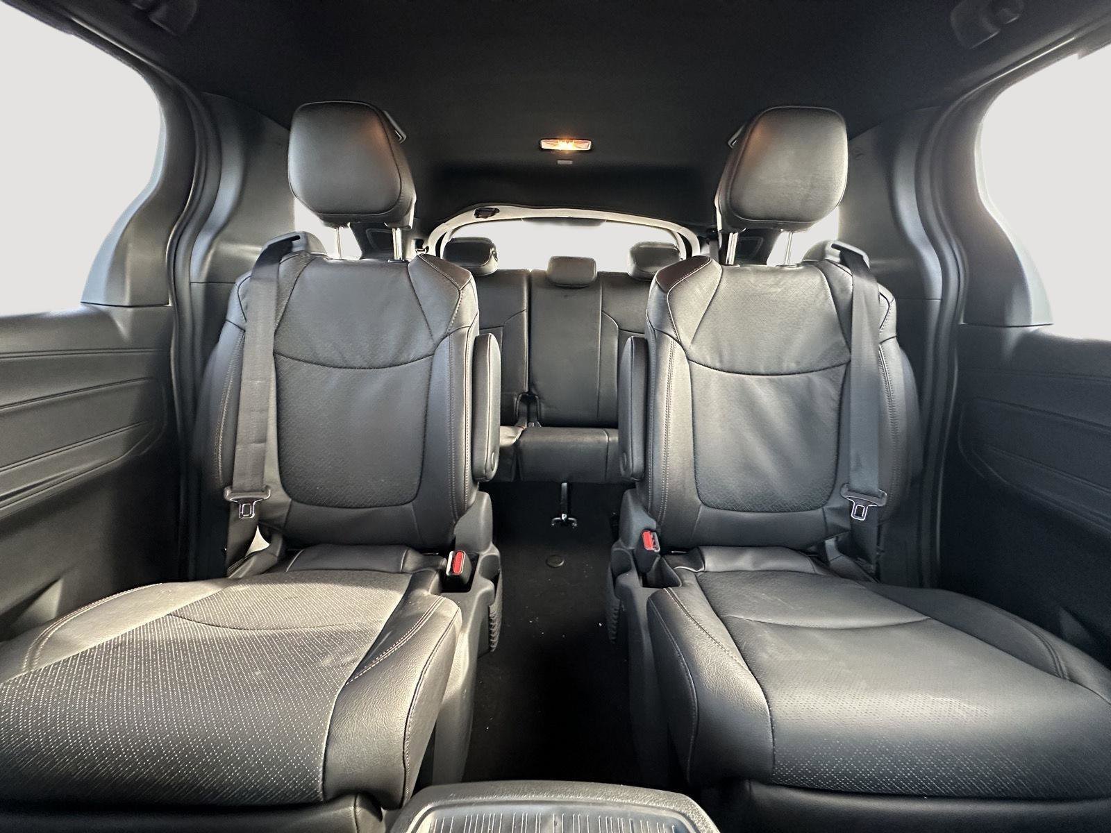 Certified 2025 Toyota Sienna Platinum image 13