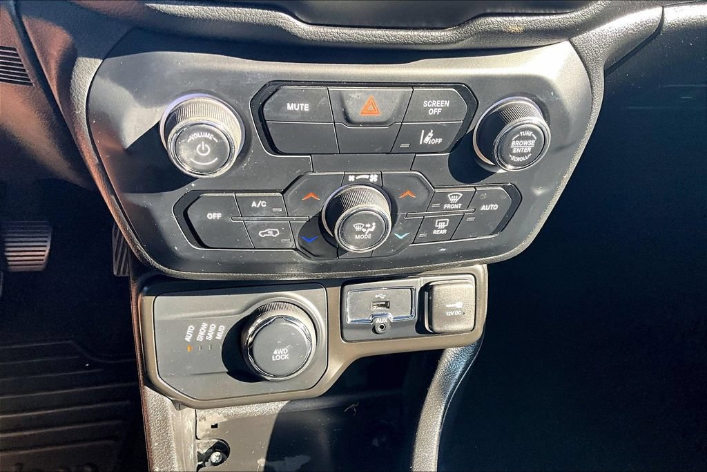 Used 2023 Jeep Renegade Altitude AWD/4WD image 34