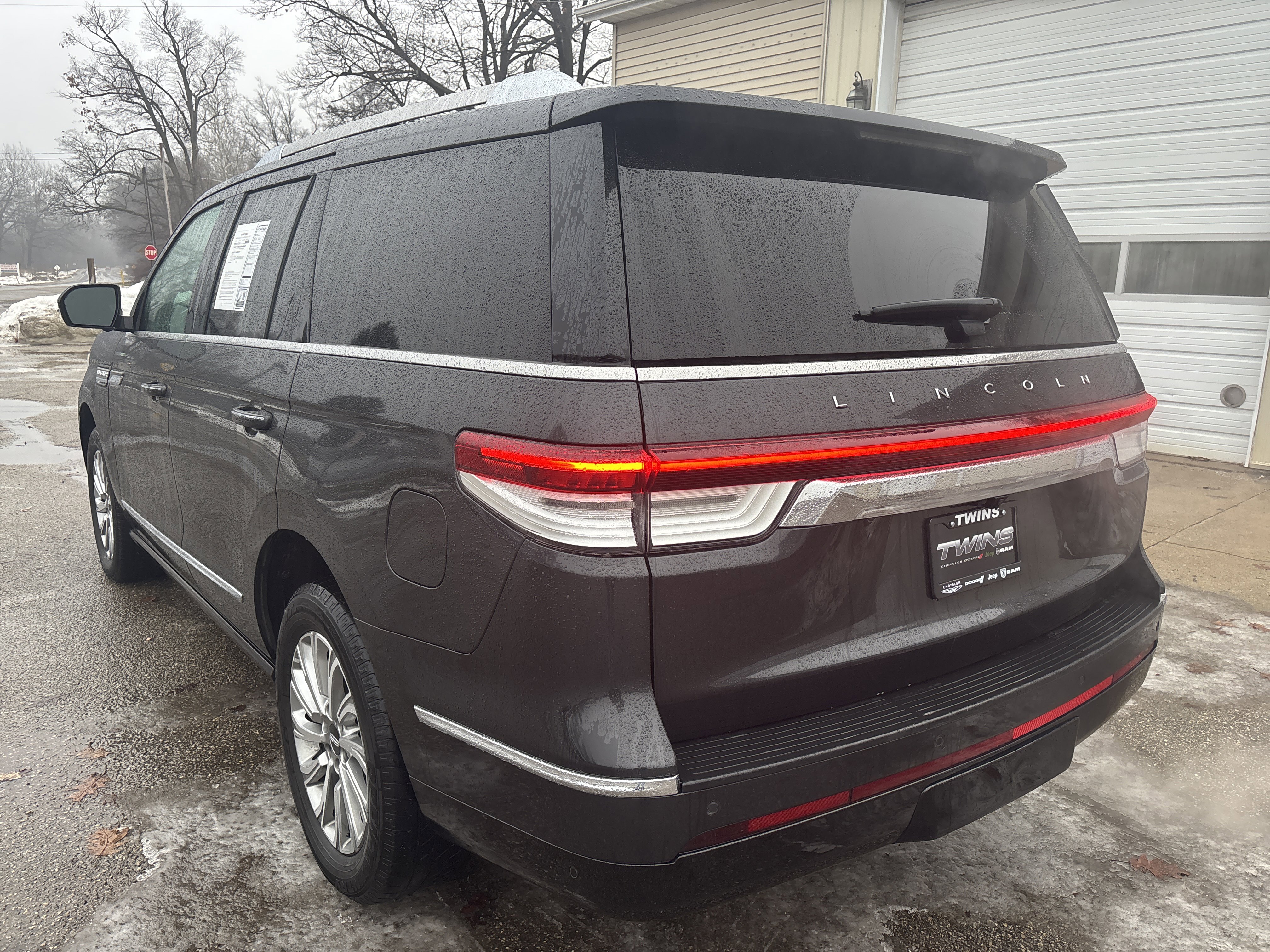 Used 2023 Lincoln Navigator 4WD image 9