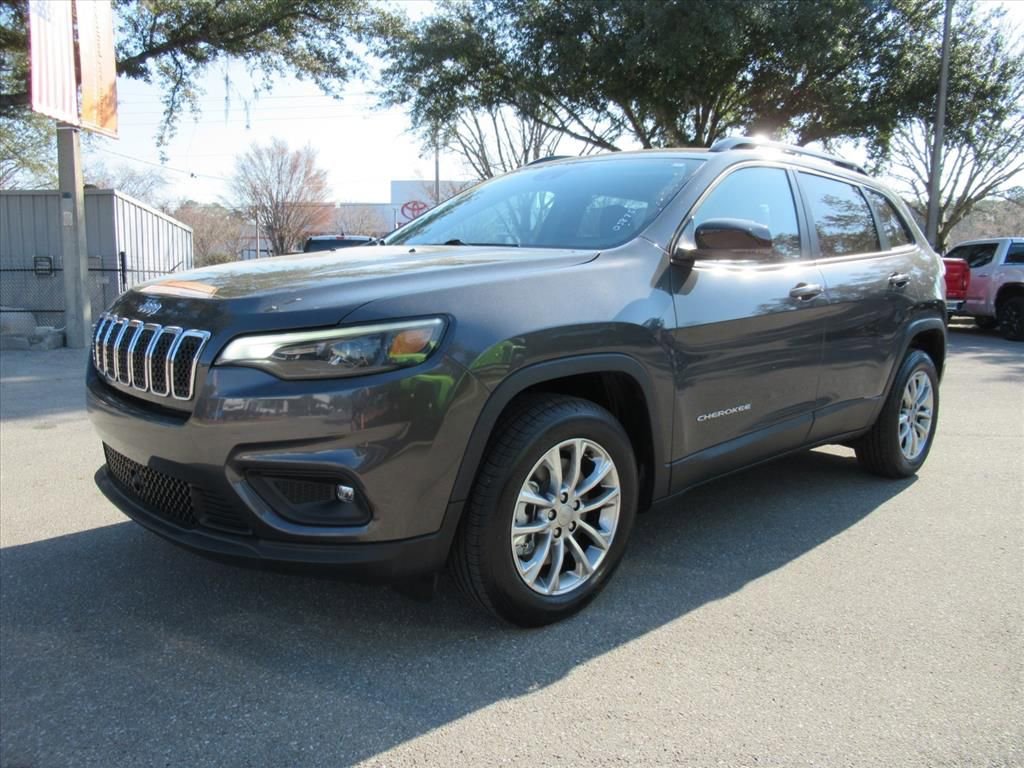 Used 2022 Jeep Cherokee Latitude Lux w/ Mopar Interior Package image 3