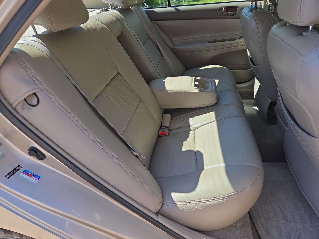 Used 2004 Toyota Camry LE FWD image 14