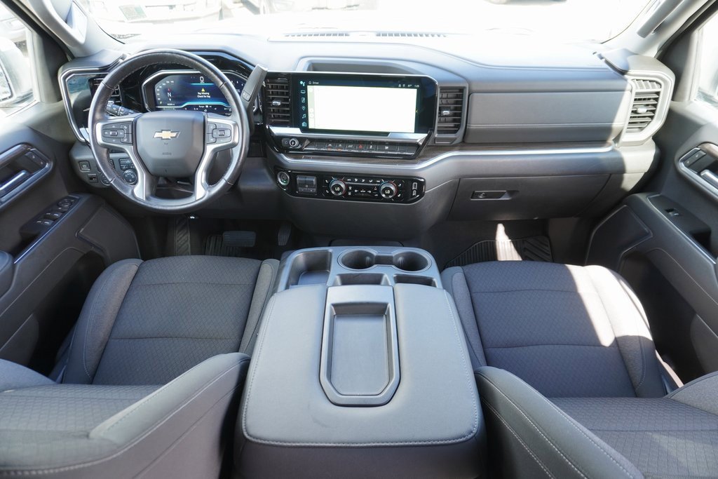 Used 2022 Chevrolet Silverado 1500 LT w/ Convenience Package II image 16